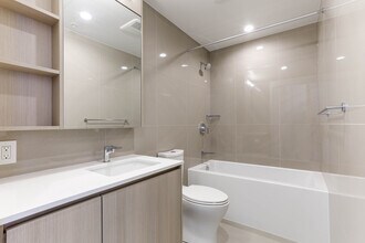 618 Carnarvon St in New Westminster, BC - Building Photo - Building Photo