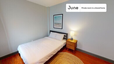 Private bedroom in 2 bed/1 bath Home in New York, NY - Building Photo - Building Photo