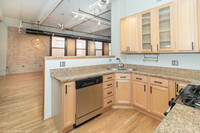 1327 W Washington Blvd, Unit 2a in Chicago, IL - Building Photo - Building Photo