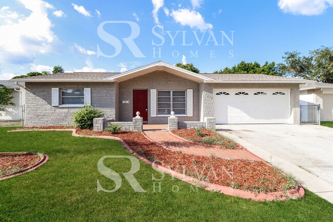 7611 Foxbloom Dr in Port Richey, FL - Building Photo - Building Photo