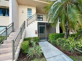 16481 Blatt Blvd, Unit 102 in Weston, FL - Building Photo