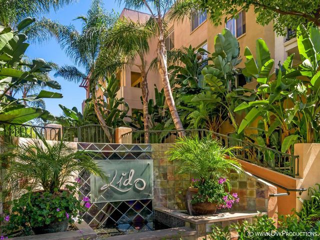 8211 Station Village Ln in San Diego, CA - Building Photo