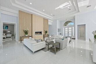 8988 Lakes Blvd in West Palm Beach, FL - Building Photo - Building Photo