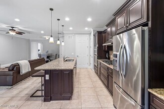 16133 Camden Lakes Cir in Naples, FL - Building Photo - Building Photo