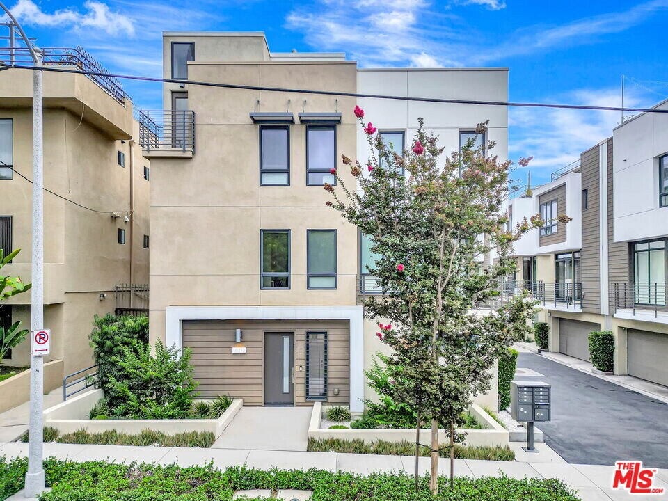 1414 1/2 N Stanley Ave in Los Angeles, CA - Building Photo