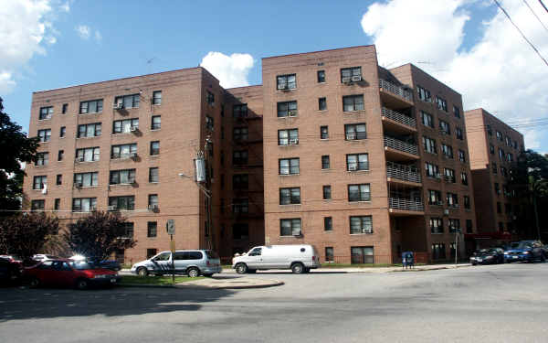 Lurling Gardens in Bronx, NY - Building Photo