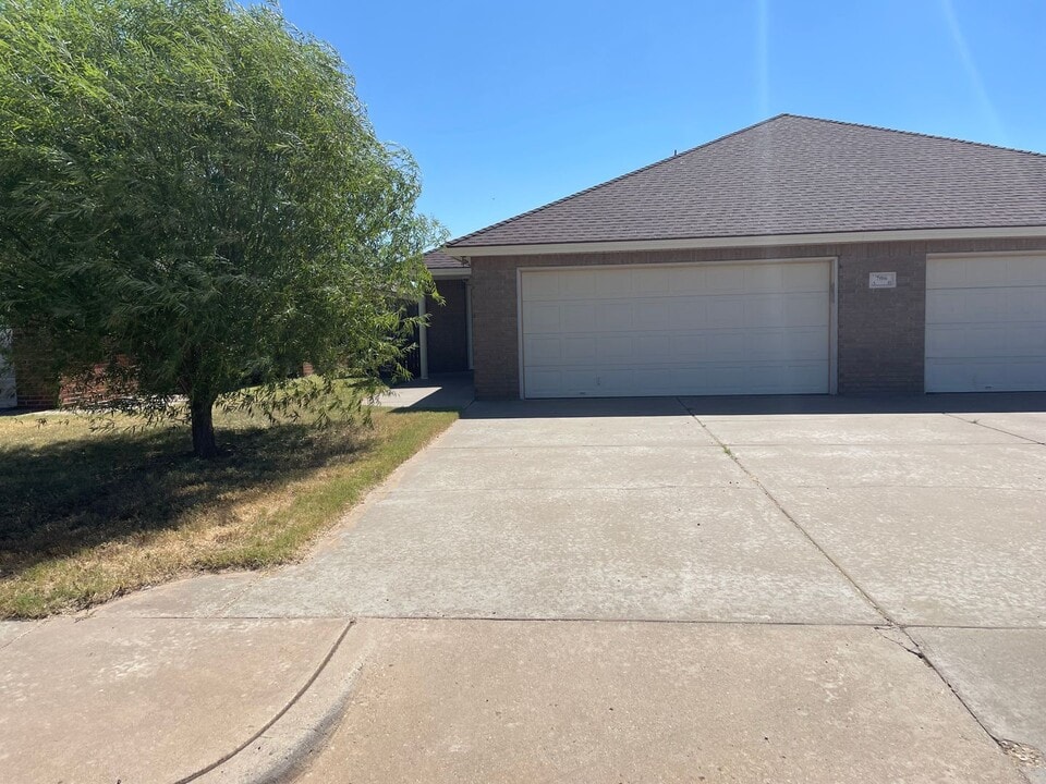 706 N Englewood Ave in Lubbock, TX - Building Photo
