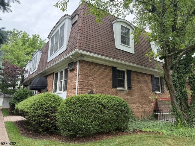 301 Claremont Ave in Montclair, NJ - Building Photo - Building Photo
