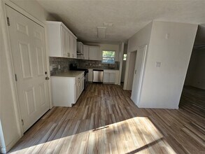 105 E Wavy Oak Cir in Spring, TX - Building Photo - Building Photo