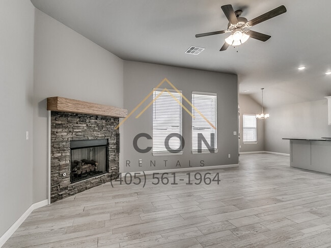 4512 Oasis Ln in Yukon, OK - Building Photo - Building Photo