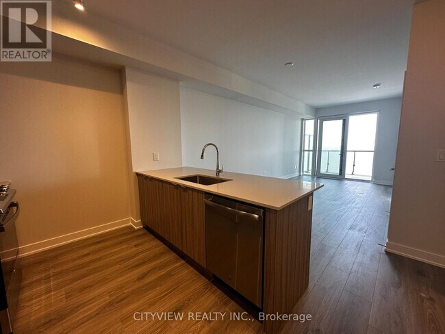 430-4430 Square One Dr in Mississauga, ON - Building Photo - Building Photo
