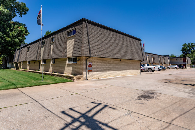 Victor South Apartments in Tulsa, OK - Foto de edificio - Building Photo