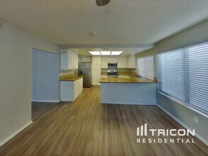 5262 Willowhaven Ave in Las Vegas, NV - Foto de edificio - Building Photo