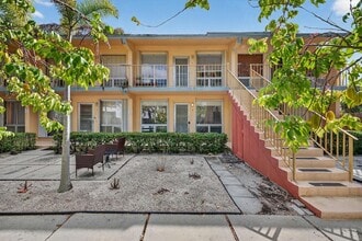 2624 NE 30th Pl, Unit 4 in Fort Lauderdale, FL - Building Photo - Building Photo