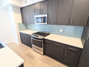 11912 Laurelwood Dr in Los Angeles, CA - Foto de edificio - Building Photo