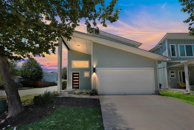 7408 Brynner St in Austin, TX - Foto de edificio - Building Photo
