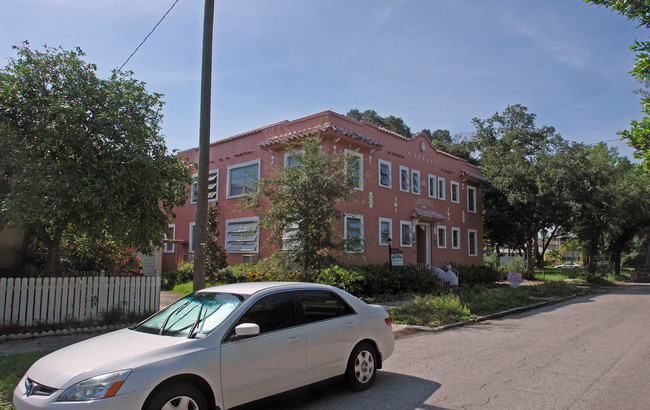 1233 Oak St NE in St. Petersburg, FL - Building Photo - Building Photo