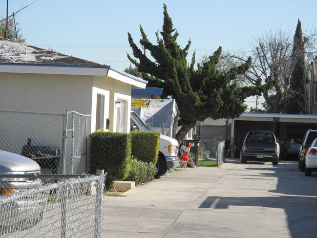 13426 Doty Ave in Hawthorne, CA - Foto de edificio - Building Photo