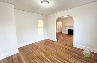 103 Paris Mountain Ave in Greenville, SC - Foto de edificio - Building Photo