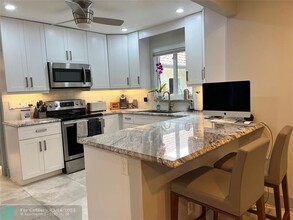 4021 N Cypress Dr in Pompano Beach, FL - Foto de edificio - Building Photo