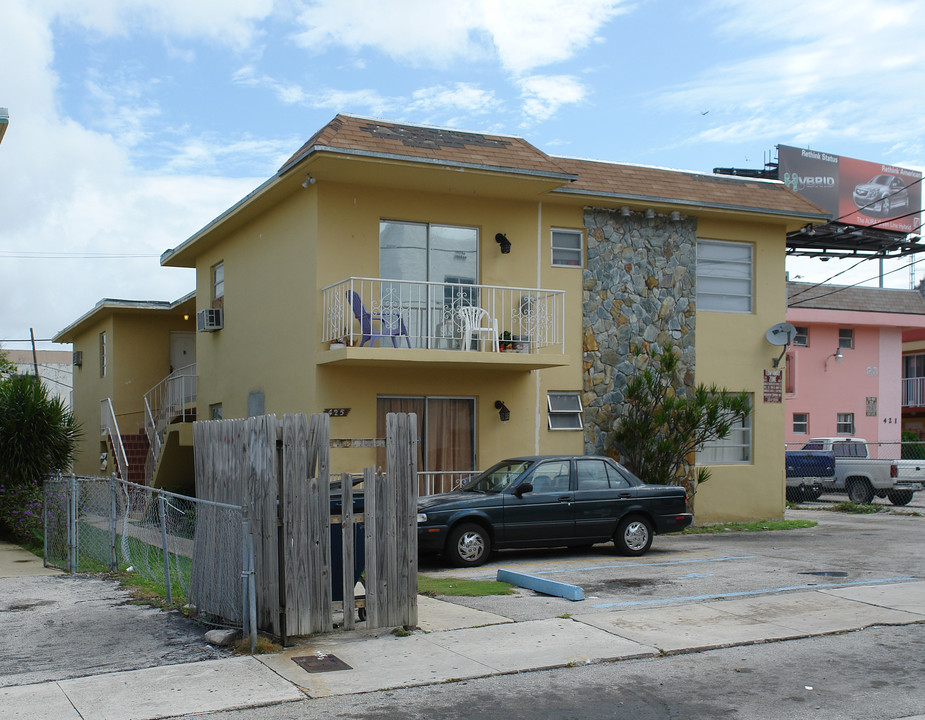 425 SW 9th St in Miami, FL - Building Photo