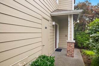 571 241st Ln SE in Sammamish, WA - Building Photo - Building Photo
