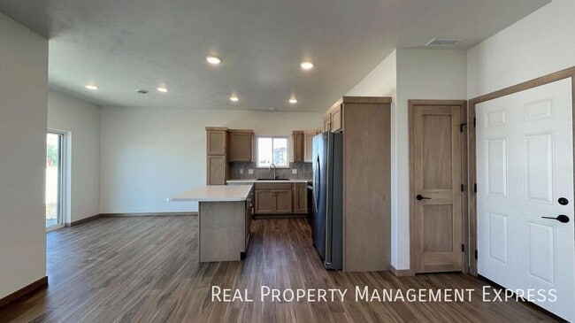 Modern 3 Bed 2.5 Bath Townhome Located in in Sioux Falls, SD - Building Photo - Building Photo