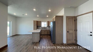 The Kitchen of Your Dreams 3 Bed 2.5 Bath in Sioux Falls, SD - Building Photo - Building Photo