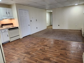434 W Madison in Winthrop, IA - Building Photo - Building Photo