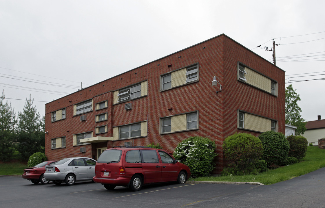 4748 Delhi Ave in Cincinnati, OH - Foto de edificio