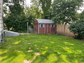 85 Floral Ave in North Kingstown, RI - Building Photo - Building Photo