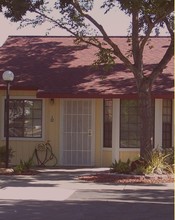 Lincoln Gardens Apartments for Seniors in Woodland, CA - Building Photo - Building Photo