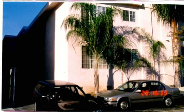 12331 Riverside Dr in North Hollywood, CA - Building Photo