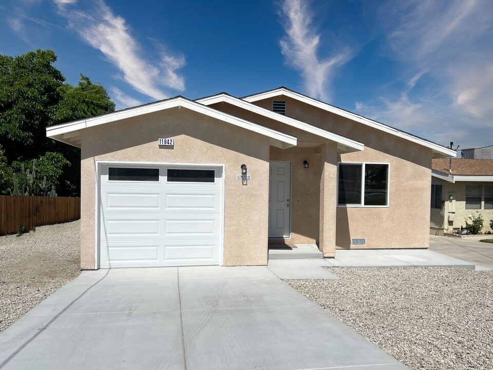 11942 Douglas St in Yucaipa, CA - Building Photo