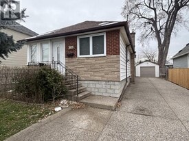 205 Ivon Ave in Hamilton, ON - Building Photo