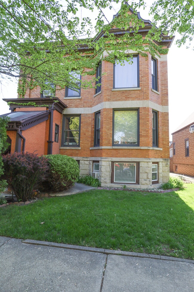 property at 2825 N Francisco Ave