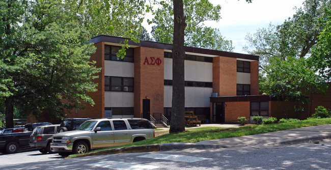 2613 Fraternity Ct in Raleigh, NC - Foto de edificio - Building Photo