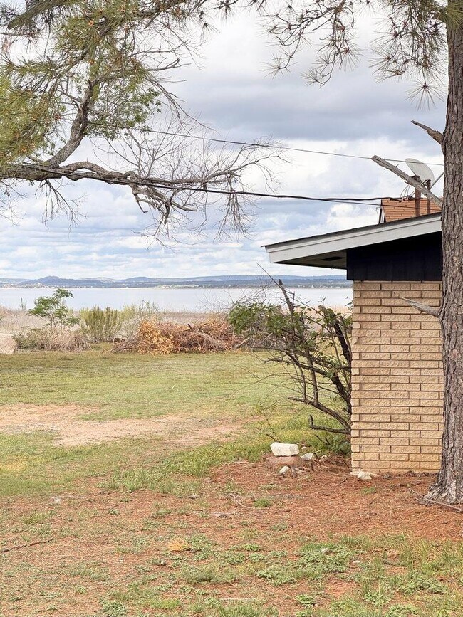 106 Logan Dr in Buchanan Dam, TX - Building Photo - Building Photo