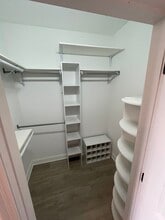 6444 W Belmont Ave, Unit 4th Floor in Chicago, IL - Foto de edificio - Building Photo