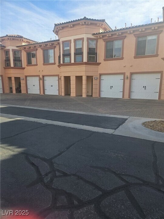 6 Via Vasari in Henderson, NV - Building Photo