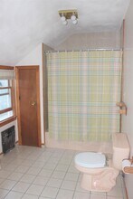27 Princeton St, Unit 2 in Medford, MA - Foto de edificio - Building Photo