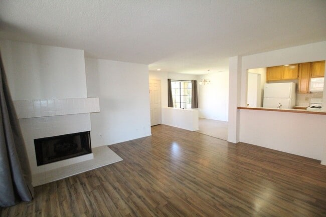 2222 Martinique Ln in Oxnard, CA - Building Photo - Building Photo