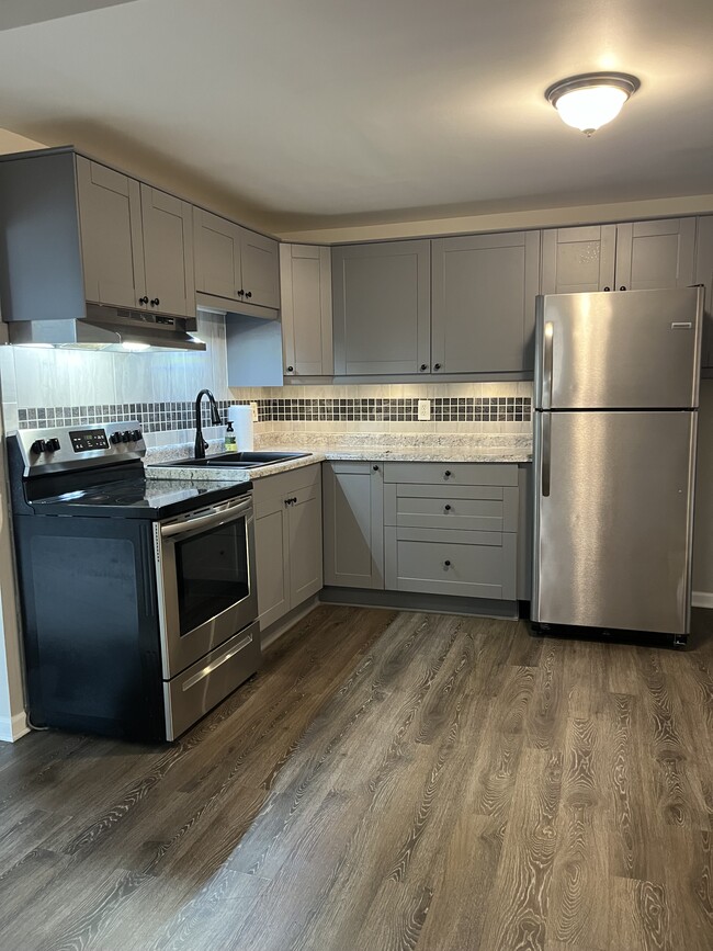 14 N Broadway St, Unit #2 in Lake Orion, MI - Building Photo - Building Photo