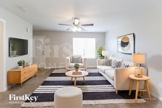 528 Ellingsworth Ln in Charlotte, NC - Foto de edificio - Building Photo