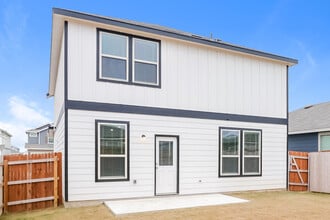 The Corridor at Sunset Oaks Rental Homes in Maxwell, TX - Foto de edificio - Building Photo