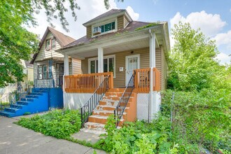 8320 S Burnham Ave in Chicago, IL - Building Photo - Building Photo
