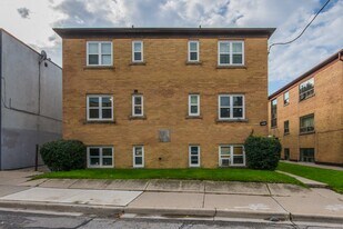 2905 Saint Clair Avenue East in Toronto, ON - Building Photo