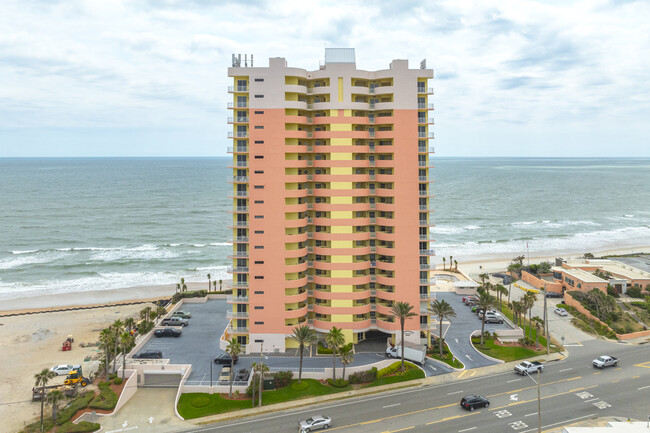 Island Crowne Condominium in Daytona Beach, FL - Building Photo - Building Photo