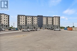 7337 Meo Blvd in Lasalle, ON - Building Photo - Building Photo