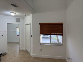 7402 NW 179th Terrace in Hialeah, FL - Building Photo - Building Photo